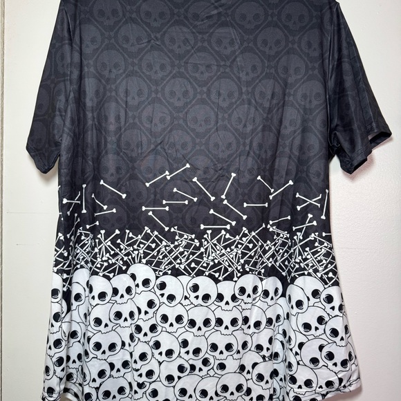 NWT Roshop Women’s Skull Bones Black & White Polyester Blouse Size XLarge - Picture 4 of 4